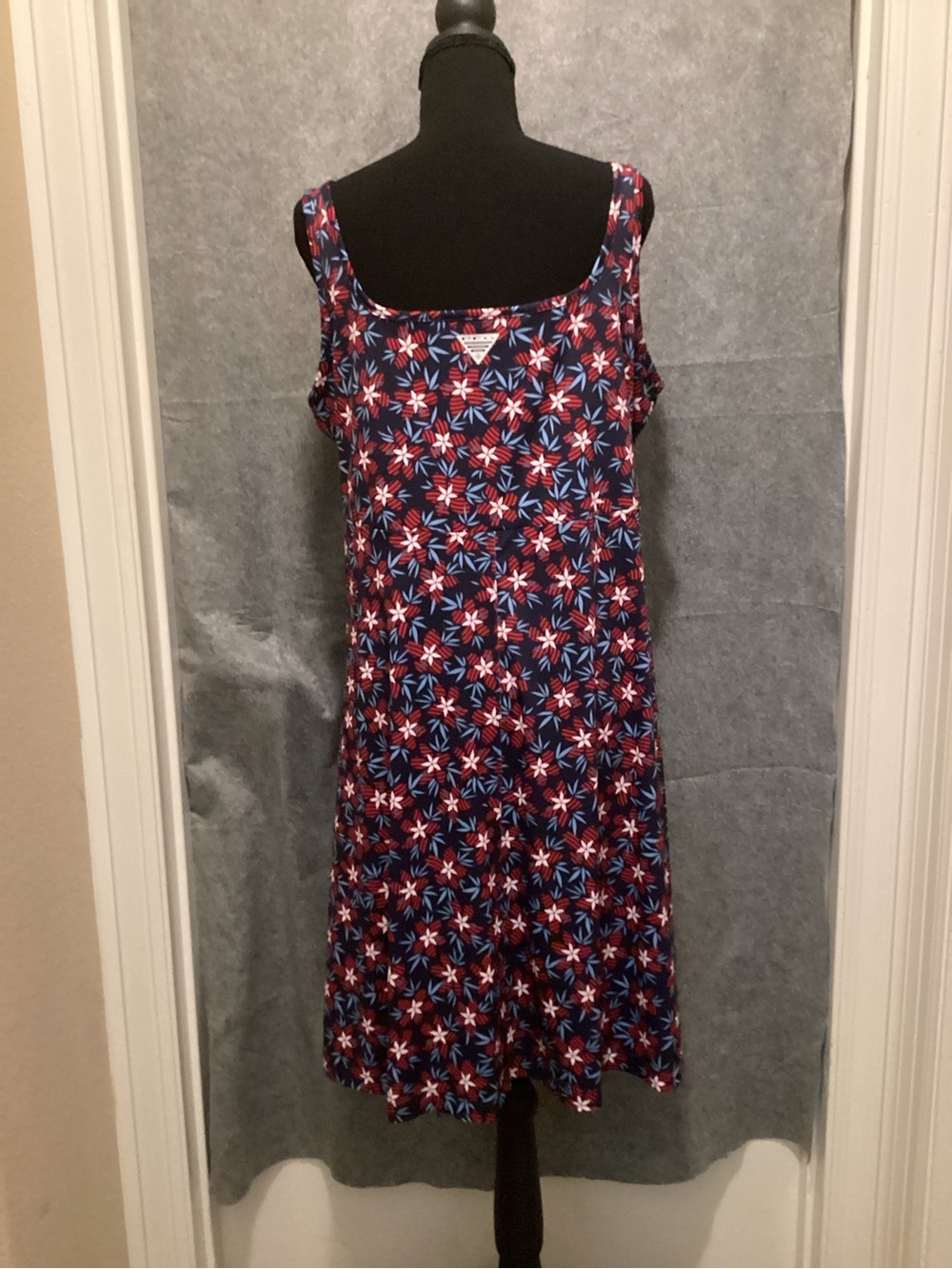 C50. Sleeveless Columbia PFG Floral Midi Dress in Navy with Red & Blue Blooms - Picture 5 of 7